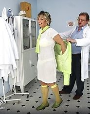 Mature woman Vanda visits her gynecologist for proper vagina exam
